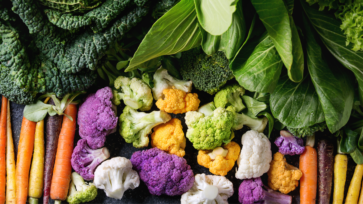Sezonowe kalendarium warzyw i owoców – co i kiedy kupować?